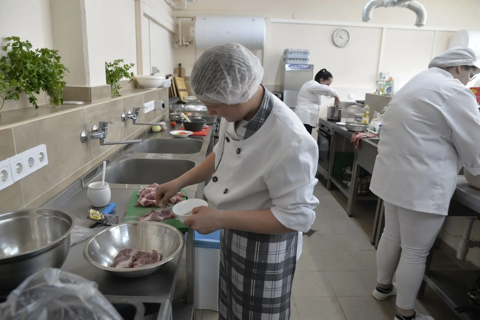 深圳二手房交易流程详解：召召妹房产经纪全流程服务指南