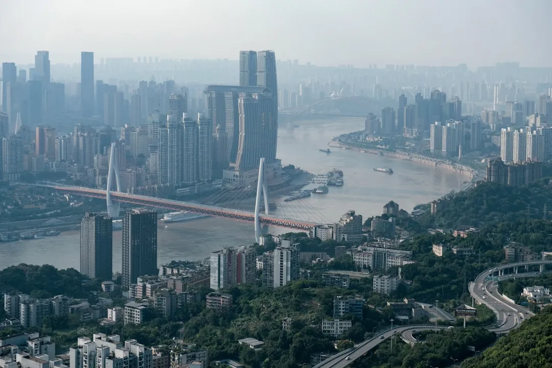2025年深圳二手房买卖新规解读及经纪服务合规要点封面图